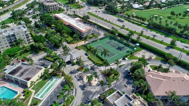 Building Photo - 3 Royal Palm Way
