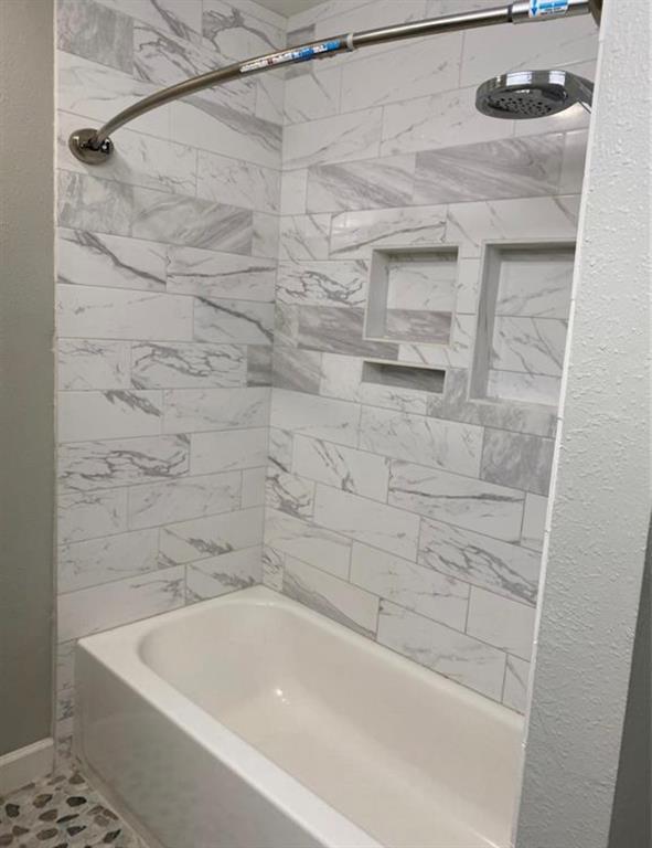 Building Photo - 10301 Briar Forest Dr