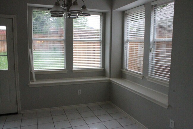 Building Photo - 3623 Rodale Way