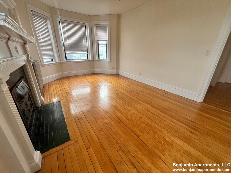 Building Photo - 435 Cambridge St