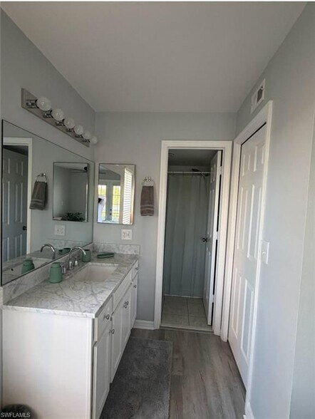Building Photo - 1315 Mainsail Dr