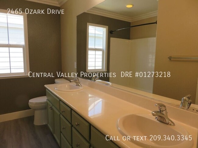 Building Photo - 2465 Ozark Dr