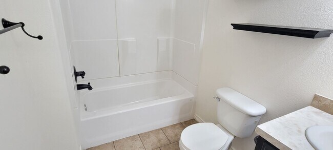 Building Photo - NEWER HOME ON QUIET STREET