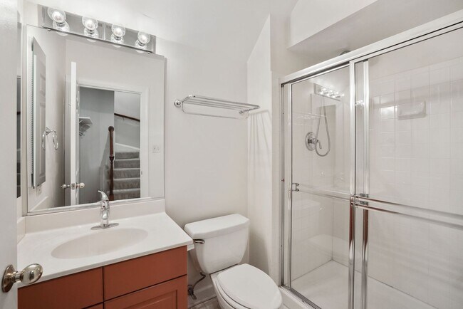 Building Photo - 3 Bedroom 3.5 Bathroom Townhouse// Vienna/...