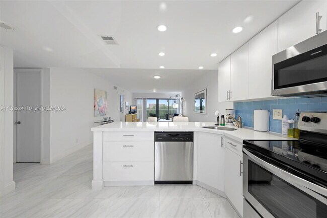 Primary Photo - 1401 N Riverside Dr