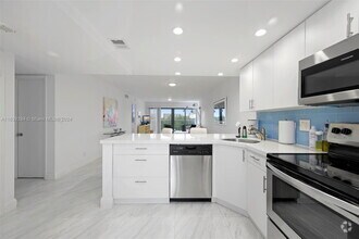 Building Photo - 1401 N Riverside Dr