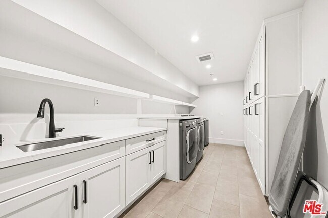 Building Photo - 9206 Monte Mar Dr
