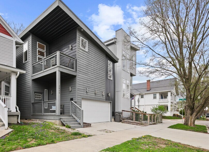 Building Photo - 2464 Broadway St