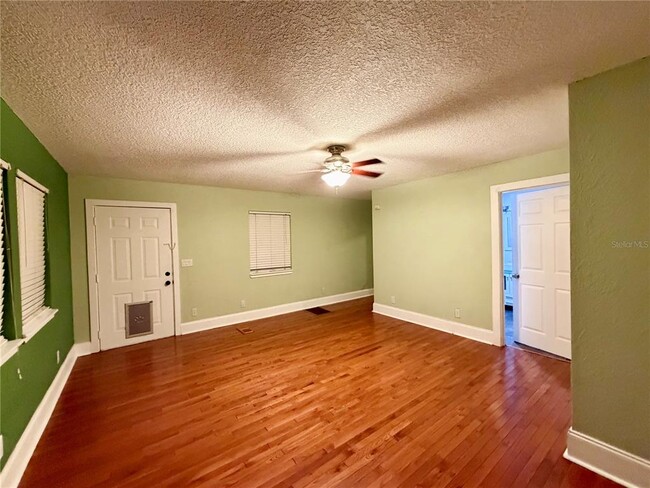 Building Photo - 2540 Dartmouth Ave N