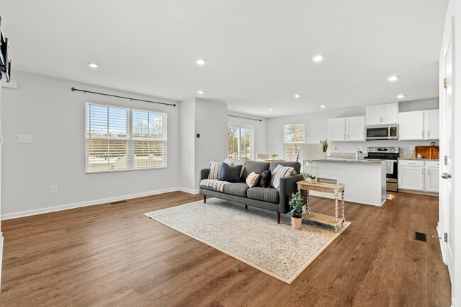 Building Photo - 161 Robinia Rd