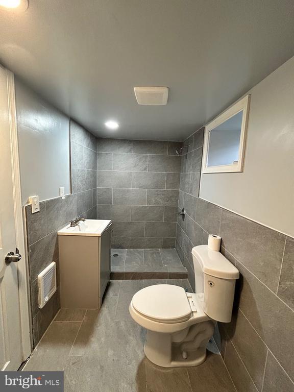 Building Photo - 306 Lindley Ave