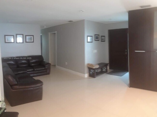 Building Photo - 16867 Royal Poinciana Dr