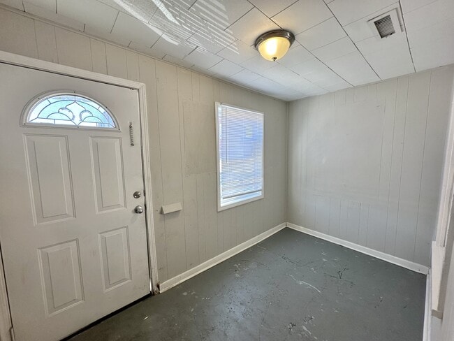 Building Photo - 1420 3rd Ave N