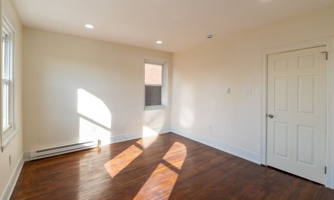 Building Photo - 5003 Pine St