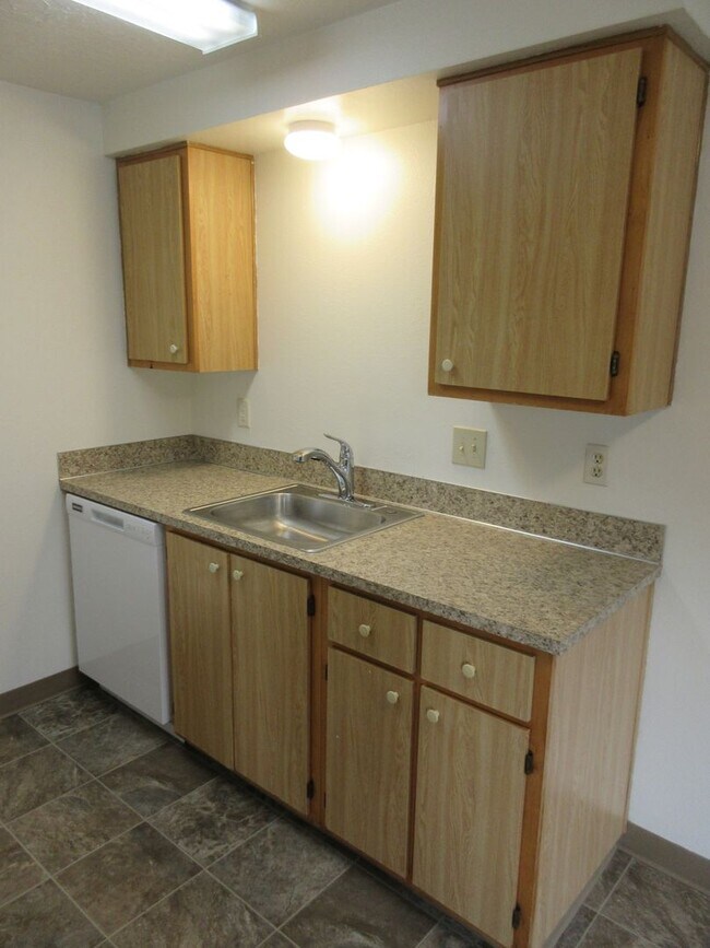 Building Photo - Quiet Two Bedroom Apartment in Keizer