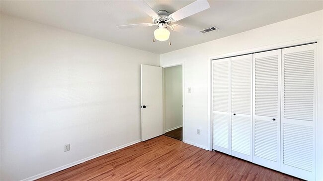 Building Photo - 10105 Oak Hollow Dr