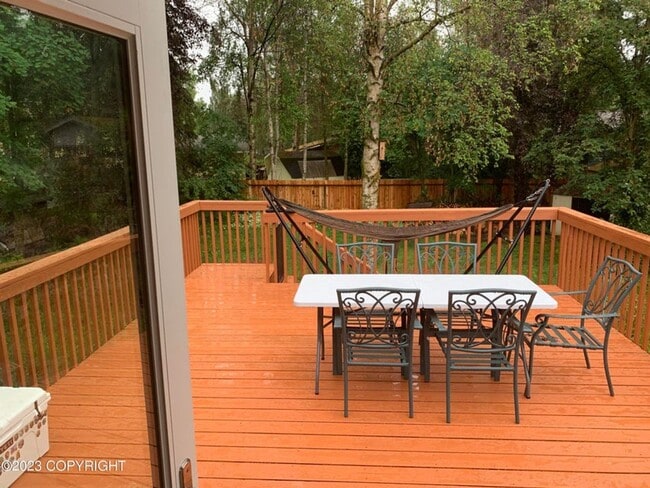 Building Photo - 4 Bed / 2 Bed House in UMED Area