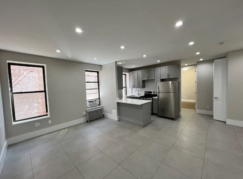 Building Photo - 520 Crown St