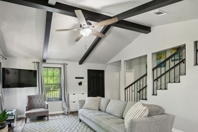 Building Photo - 10 Boat Launch Rd