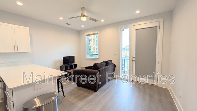 Building Photo - 379 S Clubbs St