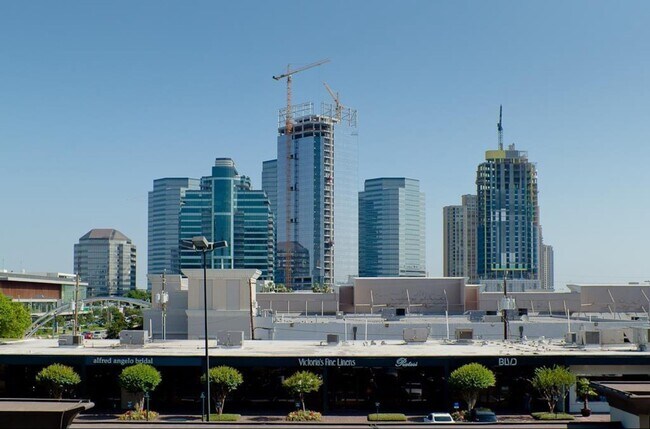 Building Photo - 1901 Post Oak Blvd