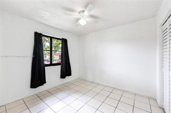 Building Photo - 9724 Hammocks Blvd