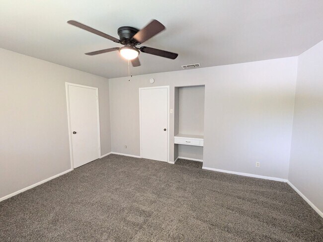 Building Photo - 501/503 Southtrail Dr