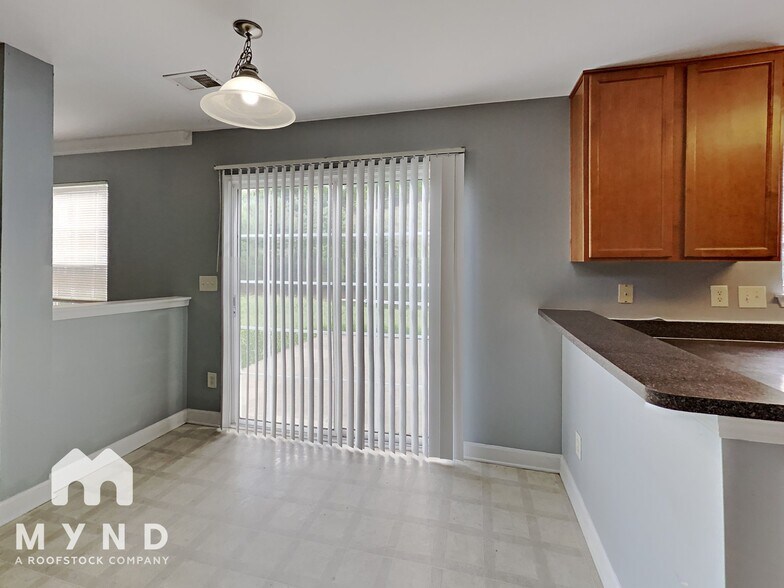 Building Photo - 14008 Mallard Lake Rd