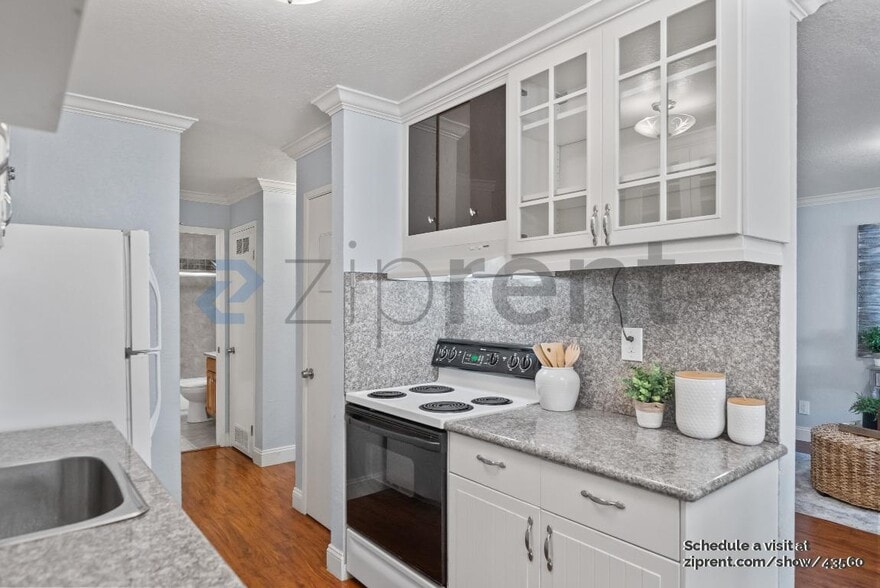 Building Photo - 2131 Northwood Cir