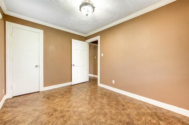 Building Photo - 9922 Carmalee St