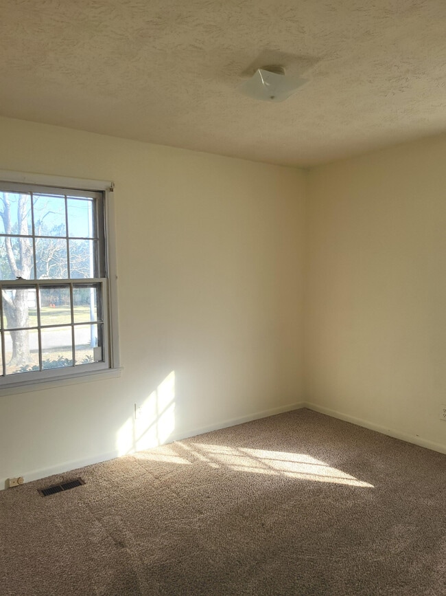 Building Photo - 6811 Radial Dr