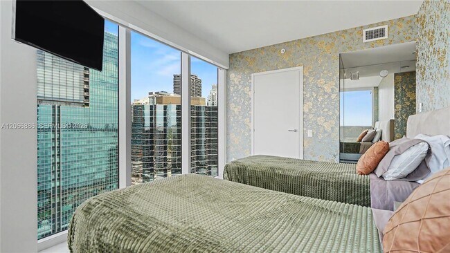 Building Photo - 1300 Brickell Bay Dr