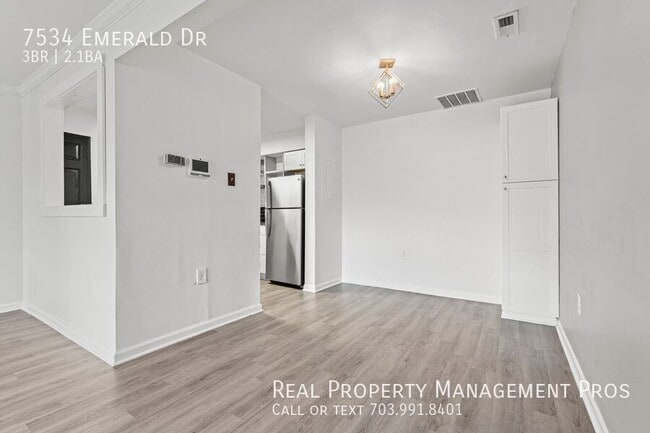 Building Photo - 7534 Emerald Dr