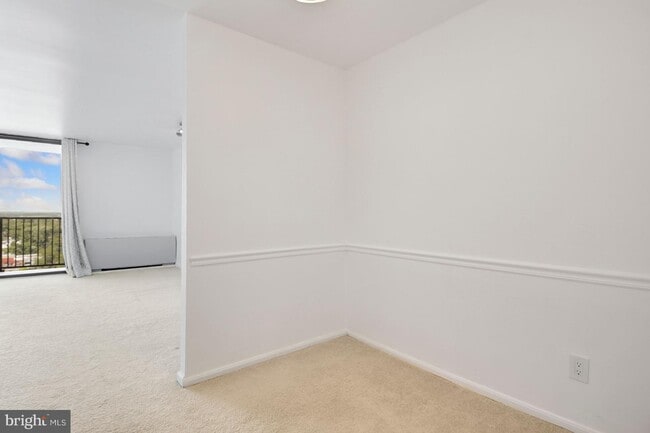 Building Photo - 4 Monroe St