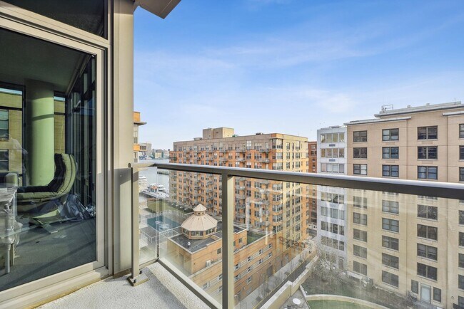 Building Photo - 1425 Hudson St