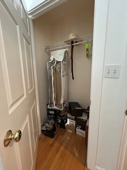 Building Photo - 22 Broadlawn Park