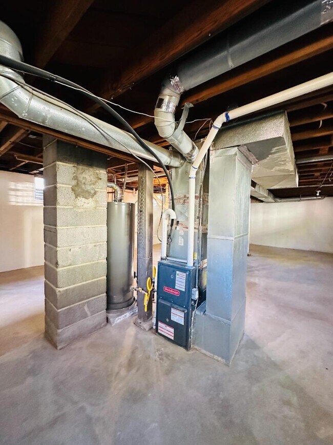 Building Photo - 4551 Lister Ave