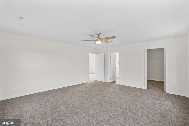 Building Photo - 100 Holiday Ct