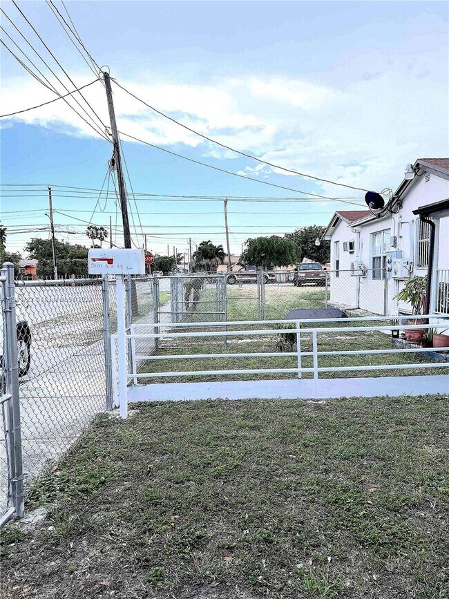 Building Photo - 3101 NW 28th St