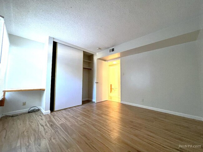 Building Photo - 1101 Continentals Way