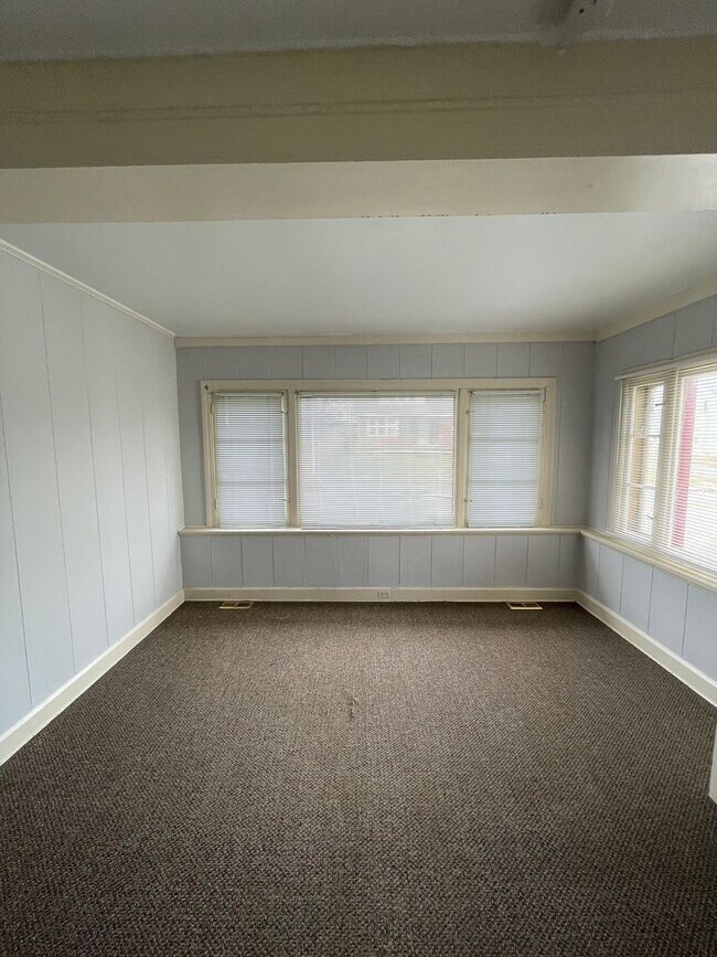 Building Photo - 369 Stambaugh Ave