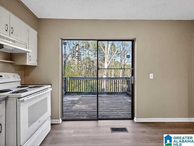 Building Photo - 3031 Apple Valley Ln