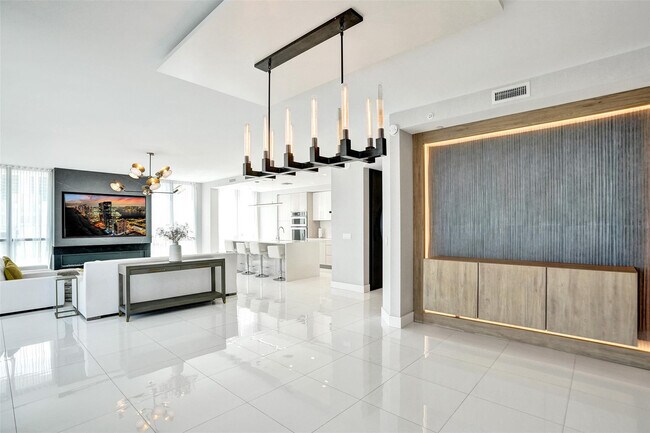 Building Photo - 100 E Las Olas Blvd