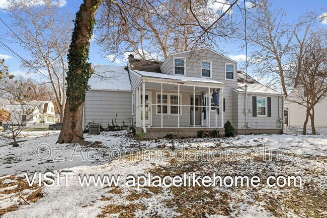 Building Photo - 7404 Village Dr