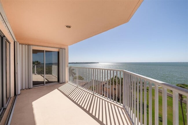 Building Photo - 7432 Sunshine Skyway Ln S
