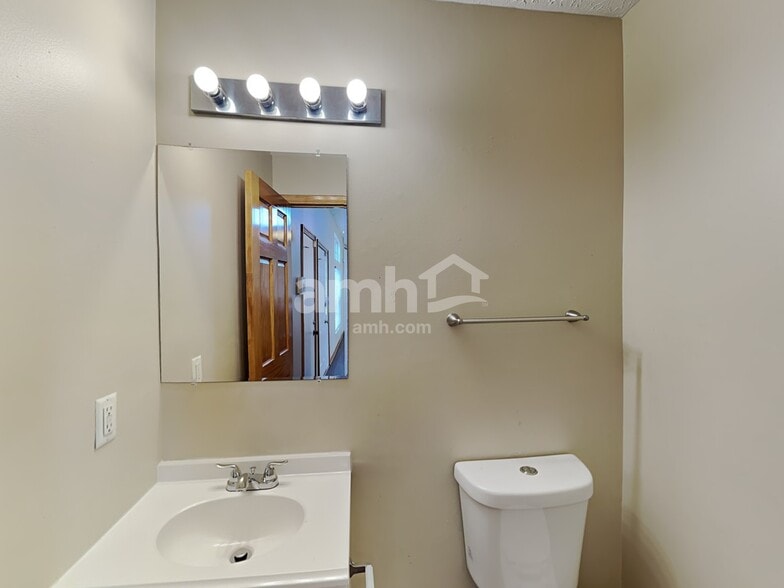 Building Photo - 808 Gascony Dr