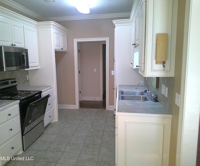 Building Photo - 141 Creekside Dr