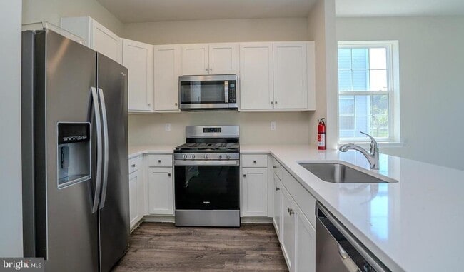 Building Photo - 121 Mazzeo Dr