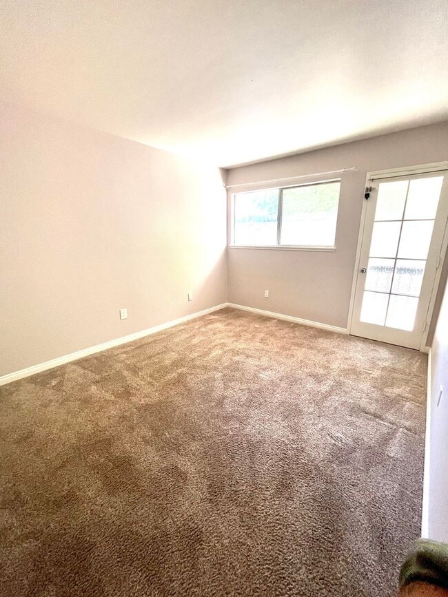 Building Photo - Ocean view Shorecliffs 3 bedroom 2 bath si...