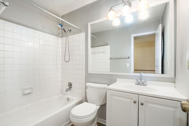 Building Photo - 10701 Houck Dr